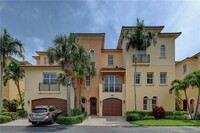 240 Ocean Bay Dr in Jensen Beach, FL - Building Photo - Building Photo