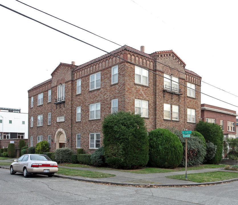 Sunset Heights in Seattle, WA - Building Photo