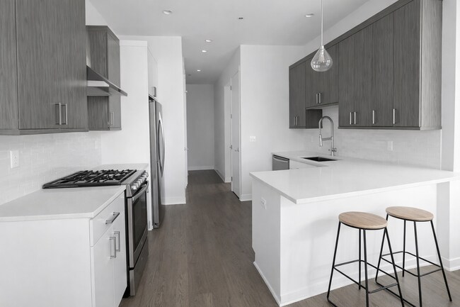 2217 W Madison St, Unit 214 in Chicago, IL - Foto de edificio - Building Photo