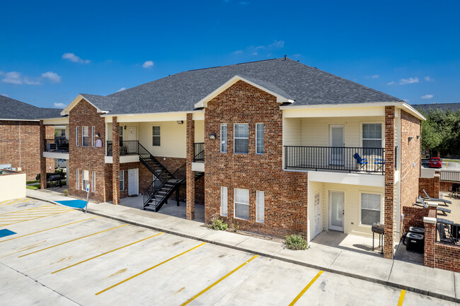 Mission Terrace Phase I & II Apartments in Mission, TX - Foto de edificio - Building Photo