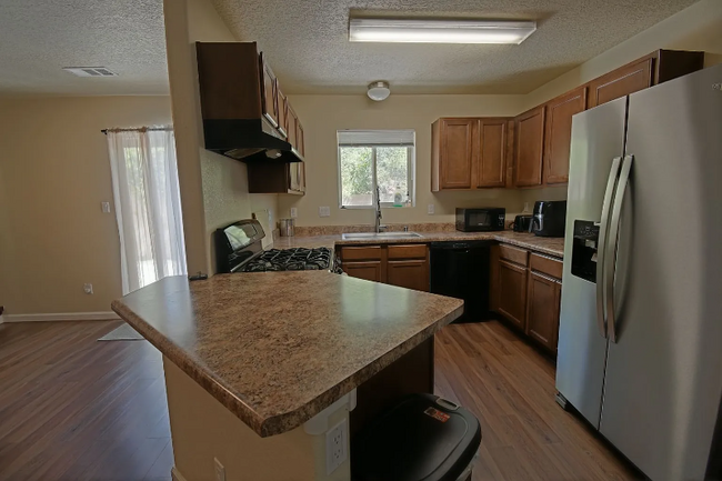 808 Mesa Del Rio St NW in Albuquerque, NM - Building Photo - Building Photo