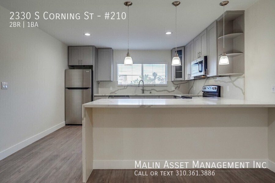 2330 S Corning St in Los Angeles, CA - Foto de edificio