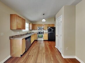 3020 Lansdowne Ln in Hebron, KY - Building Photo - Building Photo