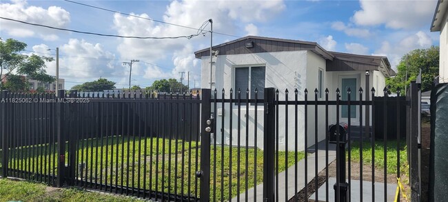 1520 NW 69th St in Miami, FL - Building Photo - Building Photo