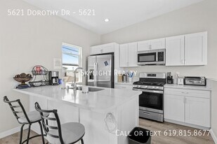 5621 Dorothy Dr in San Diego, CA - Building Photo
