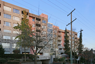 The Elmwood Apartments in New Westminster, BC - Building Photo - Building Photo