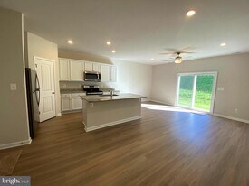 134 Bloomsbury St in Falling Waters, WV - Building Photo