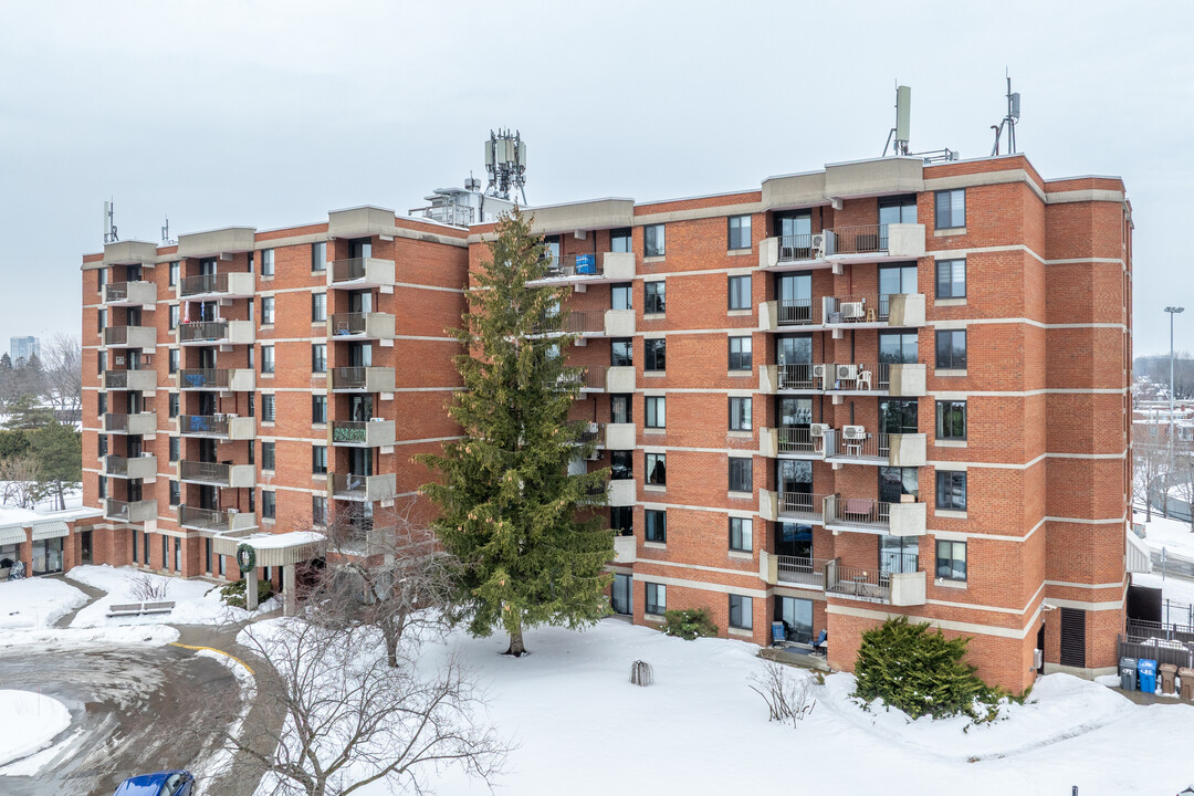 Manoir des Prairies inc in Laval, QC - Building Photo