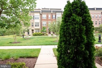815 Fair Winds Way in Oxon Hill, MD - Foto de edificio - Building Photo