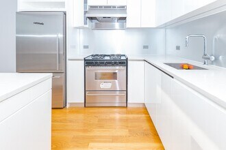 436 Albee Square W, Unit 24F in Brooklyn, NY - Building Photo - Building Photo