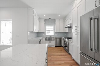 25 Village Rd in Milford, CT - Building Photo - Building Photo