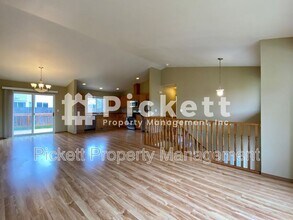 2945 Lowren Loop in Port Orchard, WA - Building Photo - Building Photo