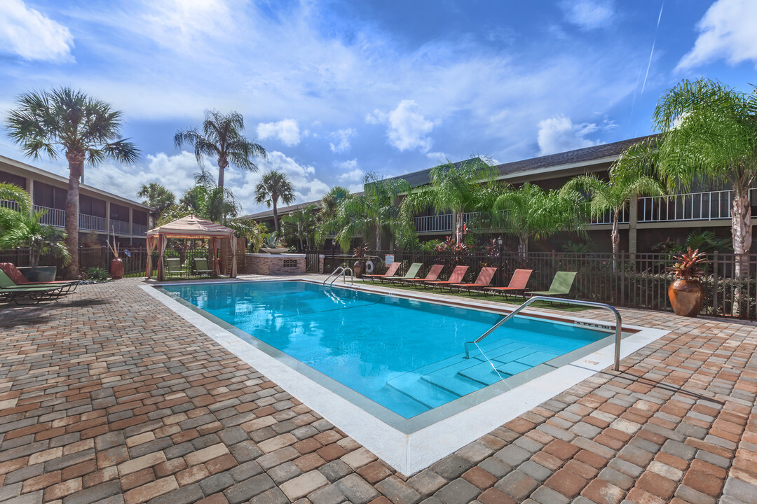 Carlyle Court Apartments in Orlando, FL - Building Photo