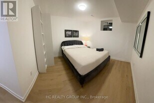 183 Island Rd in Toronto, ON - Building Photo