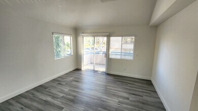 5042 Waverider Cir in Huntington Beach, CA - Building Photo - Building Photo