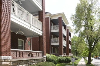 Valentine Neighborhood Apartments in Kansas City, MO - Foto de edificio - Building Photo