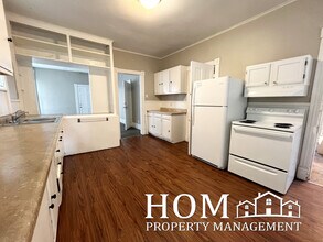 229 Center St, Unit 1 in Mankato, MN - Foto de edificio - Building Photo