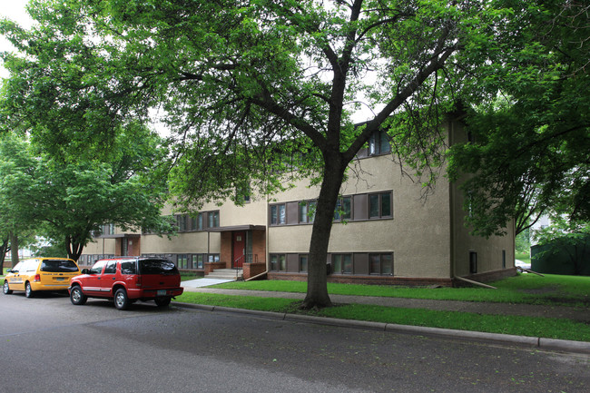 Mayfair Apartments in Hopkins, MN - Building Photo - Building Photo