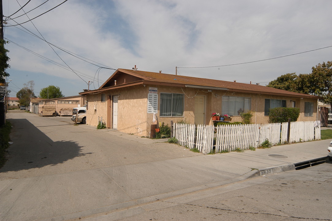 Las Villas de Paseo Nuevo in Oxnard, CA - Building Photo