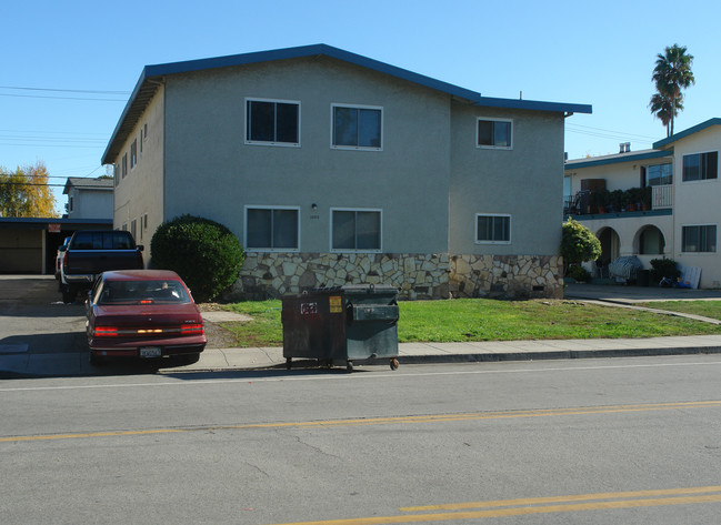 1050 Clyde Ave in Santa Clara, CA - Foto de edificio - Building Photo