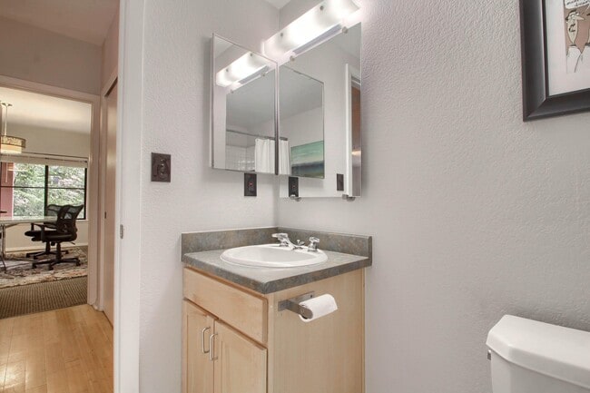 3295 Blake St, Unit 104 in Denver, CO - Building Photo - Building Photo