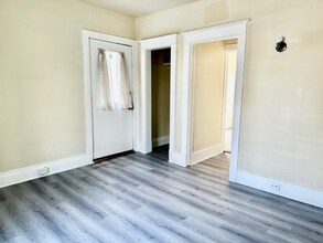 647 W Lexington Ave, Unit 3 in Elkhart, IN - Building Photo - Building Photo