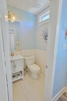 2610 Ave Q 1/2 in Galveston, TX - Building Photo