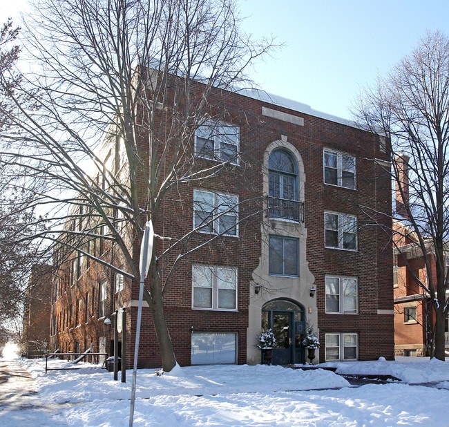 Holly Falls in St. Paul, MN - Foto de edificio - Building Photo