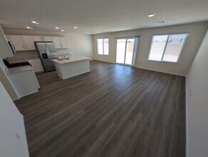 5658 Mesa Sedona St in North Las Vegas, NV - Building Photo - Building Photo