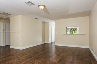 5927 Ithaca Cir W in Greenacres, FL - Building Photo - Building Photo