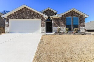 120 Wilson Cliff Dr in White Settlement, TX - Building Photo