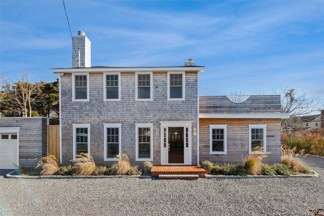 81 Foster Ave in Hampton Bays, NY - Building Photo - Building Photo