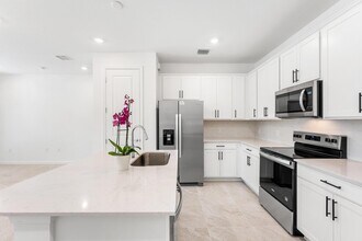 4333 Efendi Dr in Lantana, FL - Building Photo - Building Photo