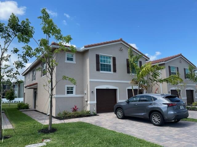 6782 Broadwater Ln in Greenacres, FL - Building Photo