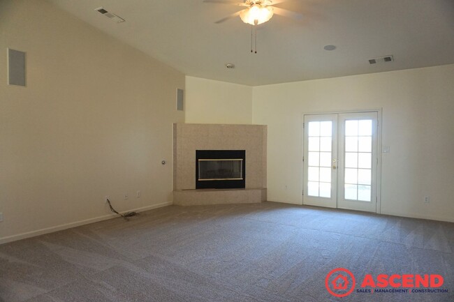 105 Sunny Meadow Dr in Bakersfield, CA - Building Photo - Building Photo