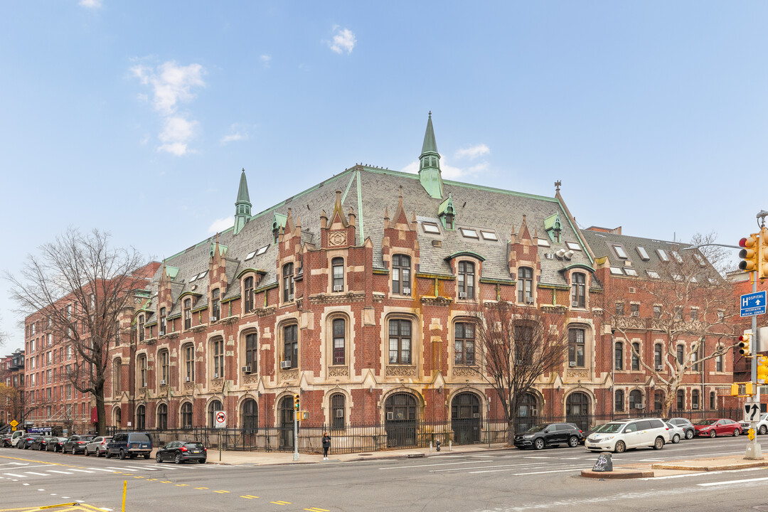 Cathedral Condominiums in Brooklyn, NY - Building Photo