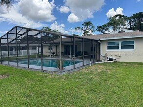 6700 Burning Tree Dr in Seminole, FL - Building Photo - Building Photo