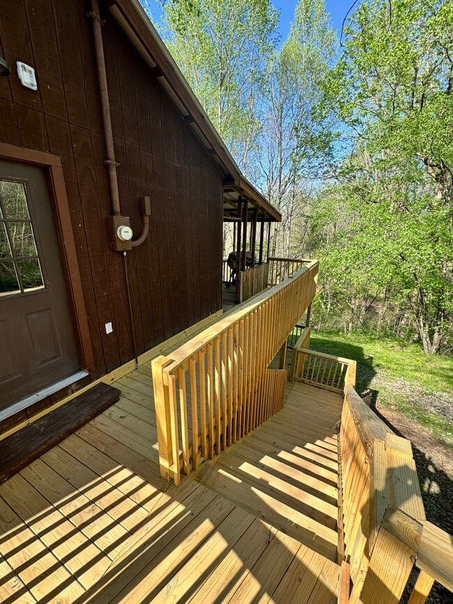 710 Broken Arrow Cir in Austin, KY - Building Photo - Building Photo