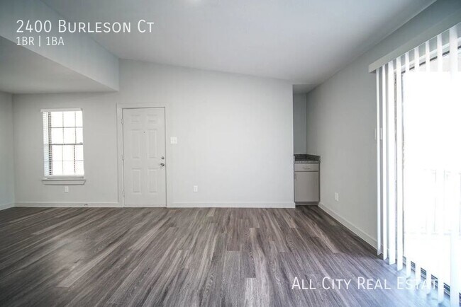 2400 Burleson Ct in Austin, TX - Building Photo - Building Photo