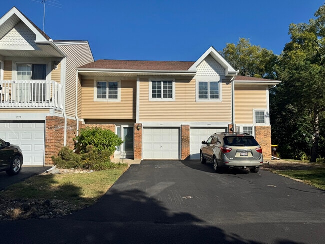 property at 1407 Oak Leaf Ln