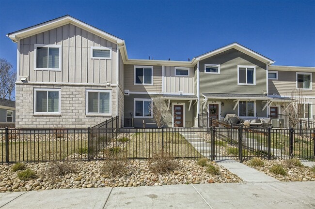 679 Stonebridge Dr in Longmont, CO - Building Photo - Building Photo