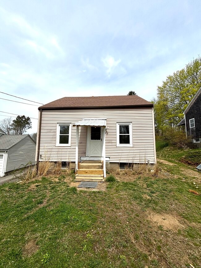 4 Burgeville Ct in Groton, CT - Building Photo - Building Photo