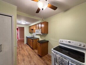 17082 Kingsbrooke Dr in Clinton Township, MI - Foto de edificio - Building Photo