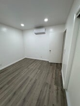 709 E Magnolia Blvd, Unit B in Burbank, CA - Foto de edificio - Building Photo