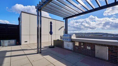 Urbana in Seattle, WA - Foto de edificio - Building Photo