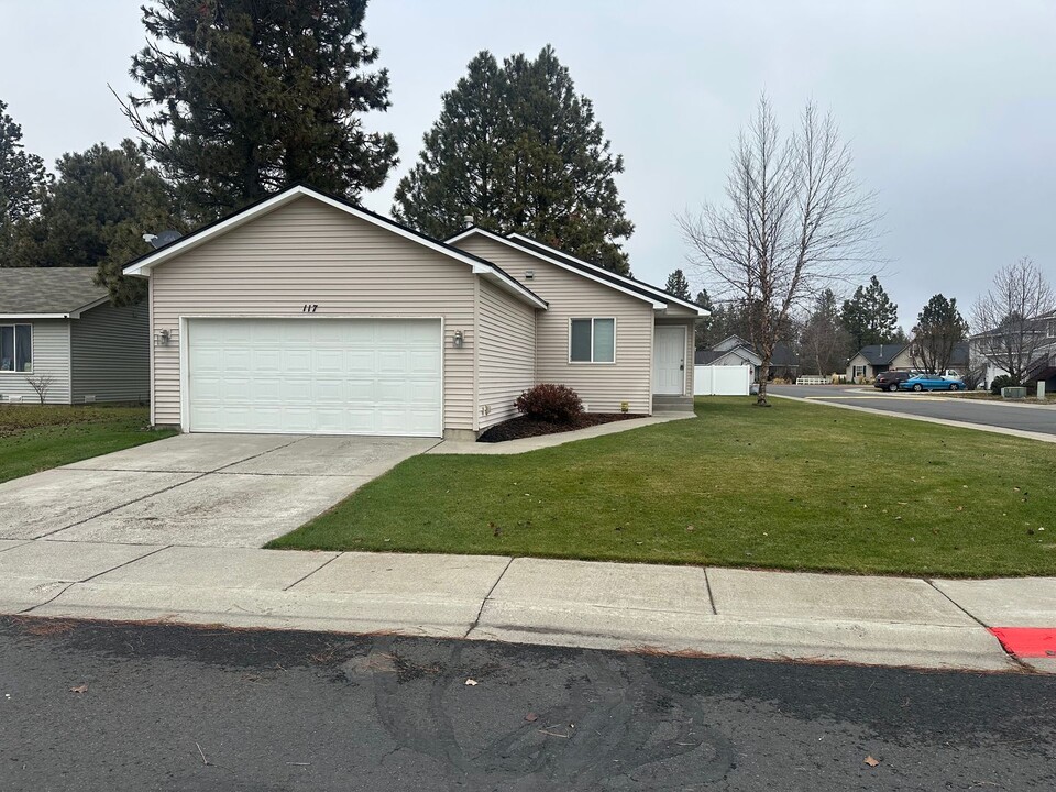 117 Pinecrest Ln in Cheney, WA - Building Photo