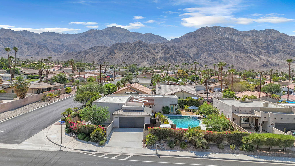 53945 Eisenhower Dr in La Quinta, CA - Building Photo