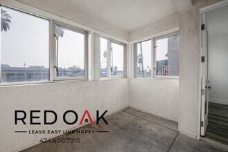 5837 W Sunset Blvd in Los Angeles, CA - Building Photo - Building Photo