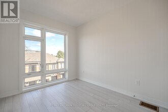 31 Bluebird Ln in Barrie, ON - Building Photo - Building Photo
