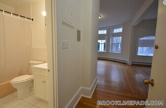 17 Fairbanks St, Unit 12A in Boston, MA - Building Photo - Building Photo